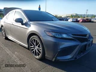 2023 Toyota Camry SE с VIN 4T1G11AK5PU102412, выставлен на аукционе IAAI как лот 42397948 с пробегом 61 990 миль миль и . История ставок и продаж доступна на DreamBid. Изображение 1.