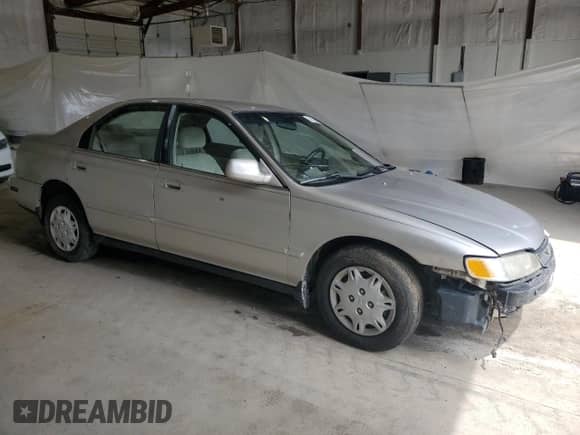 1997 Honda Accord Value с VIN 1HGCD5689VA162644, выставлен на аукционе Copart как лот 64222835 с пробегом 173 778 миль миль и Списание • Salvage title. История ставок и продаж доступна на DreamBid. Изображение 4.