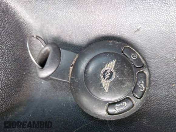 2012 MINI Hardtop с VIN WMWSU3C57CT255749, выставлен на аукционе IAAI как лот 43342110 с пробегом 99 460 миль миль и . История ставок и продаж доступна на DreamBid. Изображение 11.