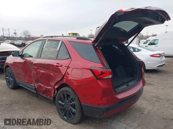 2024 Chevrolet Equinox RS z VIN 3GNAXWEG8RS176932, wystawiony jako IAAI lot #41509415 z przebiegiem 16 386 mil mil oraz . Historia ofert i sprzedaży dostępna na DreamBid. Obrazek 3.