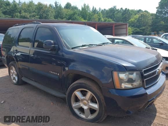 2008 Chevrolet Tahoe 3LT z VIN 1GNFC13J68R117219, wystawiony jako IAAI lot #42528970 z przebiegiem 273 876 mil mil oraz . Historia ofert i sprzedaży dostępna na DreamBid. Obrazek 1.