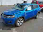 2020 Jeep Compass Latitude z VIN 3C4NJCBB9LT236642, wystawiony jako IAAI lot #42113938 z przebiegiem Nie podano mil oraz . Historia ofert i sprzedaży dostępna na DreamBid. Obrazek 2.