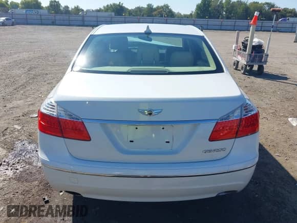 2011 Hyundai Genesis с VIN KMHGC4DE8BU140422, выставлен на аукционе IAAI как лот 43328586 с пробегом 157 134 миль миль и . История ставок и продаж доступна на DreamBid. Изображение 17.