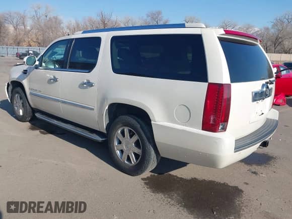 2007 Cadillac Escalade ESV с VIN 1GYFK66827R396002, выставлен на аукционе IAAI как лот 41333363 с пробегом 166 278 миль миль и . История ставок и продаж доступна на DreamBid. Изображение 3.