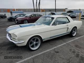 1965 Ford Mustang z VIN 5R07C238729, wystawiony jako Copart lot #84043065 z przebiegiem 81 596 mil mil oraz Czysty tytuł • Clean title. Historia ofert i sprzedaży dostępna na DreamBid. Obrazek 1.