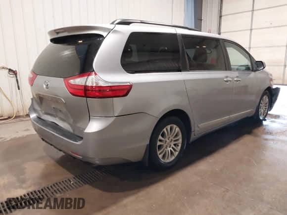 2016 Toyota Sienna XLE z VIN 5TDYK3DC7GS730188, wystawiony jako IAAI lot #43346185 z przebiegiem 102 406 mil mil oraz . Historia ofert i sprzedaży dostępna na DreamBid. Obrazek 4.