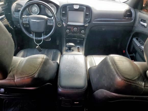 2012 Chrysler 300 S z VIN 2C3CCABG8CH279657, wystawiony jako Copart lot #66252055 z przebiegiem Nie podano mil oraz Szkoda całkowita • Salvage title. Historia ofert i sprzedaży dostępna na DreamBid. Obrazek 8.