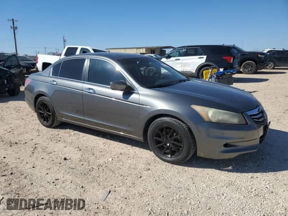 2011 Honda Accord EX z VIN 1HGCP3F72BA027911, wystawiony jako Copart lot #46756555 z przebiegiem 162 060 mil mil oraz Czysty tytuł • Clean title. Historia ofert i sprzedaży dostępna na DreamBid. Obrazek 4.