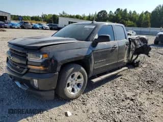 2017 Chevrolet Silverado 1500 LT z VIN 1GCVKREC2HZ212431, wystawiony jako Copart lot #67388535 z przebiegiem 60 198 mil mil oraz Szkoda całkowita • Salvage title. Historia ofert i sprzedaży dostępna na DreamBid. Obrazek 1.