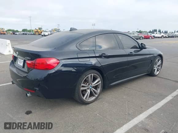 2015 BMW 4 Series 435i xDrive z VIN WBA4B3C54FD669696, wystawiony jako IAAI lot #42598793 z przebiegiem 124 510 mil mil oraz . Historia ofert i sprzedaży dostępna na DreamBid. Obrazek 4.