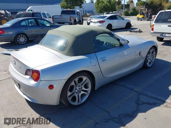 2003 BMW Z4 3.0i with VIN 4USBT53433LU05066, listed as a IAAI auction lot 43388703 with 88,565 mi miles and . Bid and sale history available at DreamBid. Image 4.