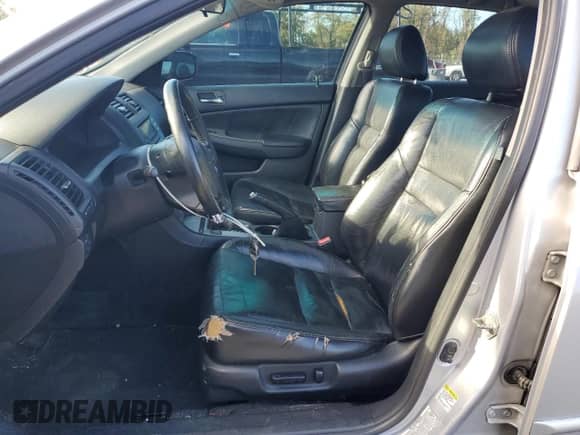 2003 Honda Accord EX z VIN 1HGCM66503A042675, wystawiony jako Copart lot #82498405 z przebiegiem 141 798 mil mil oraz Szkoda całkowita • Salvage title. Historia ofert i sprzedaży dostępna na DreamBid. Obrazek 7.