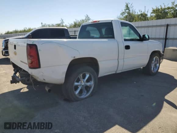 2006 Chevrolet Silverado 1500 Work Truck z VIN 3GCEC14X66G194385, wystawiony jako Copart lot #85356075 z przebiegiem 245 330 mil mil oraz Szkoda całkowita • Salvage title. Historia ofert i sprzedaży dostępna na DreamBid. Obrazek 3.