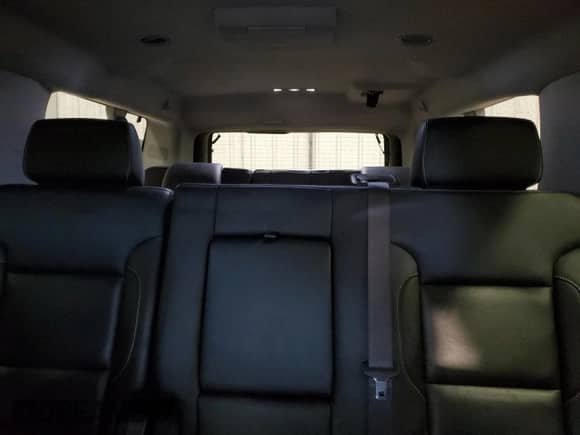 2019 Chevrolet Suburban Premier z VIN 1GNSKJKC1KR295079, wystawiony jako Copart lot #61539555 z przebiegiem 123 956 mil mil oraz Nie do naprawy • Non repairable. Historia ofert i sprzedaży dostępna na DreamBid. Obrazek 10.