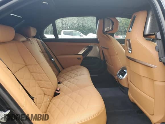 2024 BMW 7 Series 740i с VIN WBA23EH08RCS88151, выставлен на аукционе Copart как лот 83988185 с пробегом 4 435 миль миль и Списание • Salvage title. История ставок и продаж доступна на DreamBid. Изображение 10.