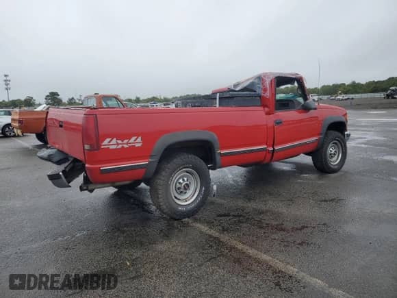 2000 Chevrolet Silverado 2500 with VIN 1GCGK24R8YR124487, listed as a Copart auction lot 81402315 with 133,292 mi miles and Salvage title. Bid and sale history available at DreamBid. Image 3.