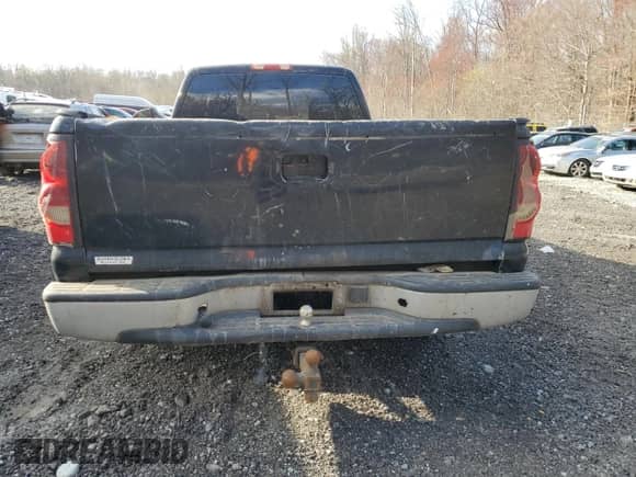 2005 Chevrolet Silverado 1500 z VIN 1GCEC14X05Z224219, wystawiony jako Copart lot #49984315 z przebiegiem Nie podano mil oraz Szkoda całkowita • Salvage title. Historia ofert i sprzedaży dostępna na DreamBid. Obrazek 6.