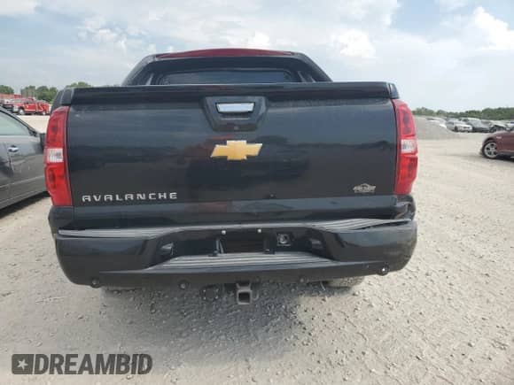 2013 Chevrolet Avalanche LT z VIN 3GNTKFE74DG132896, wystawiony jako Copart lot #68945275 z przebiegiem Nie podano mil oraz Szkoda całkowita • Salvage title. Historia ofert i sprzedaży dostępna na DreamBid. Obrazek 6.