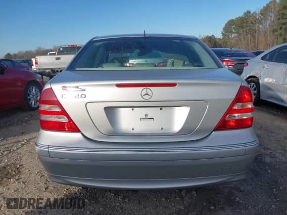 2005 Mercedes-Benz C 320 z VIN WDBRF64JX5F565631, wystawiony jako IAAI lot #41416724 z przebiegiem 154 981 mil mil oraz . Historia ofert i sprzedaży dostępna na DreamBid. Obrazek 17.