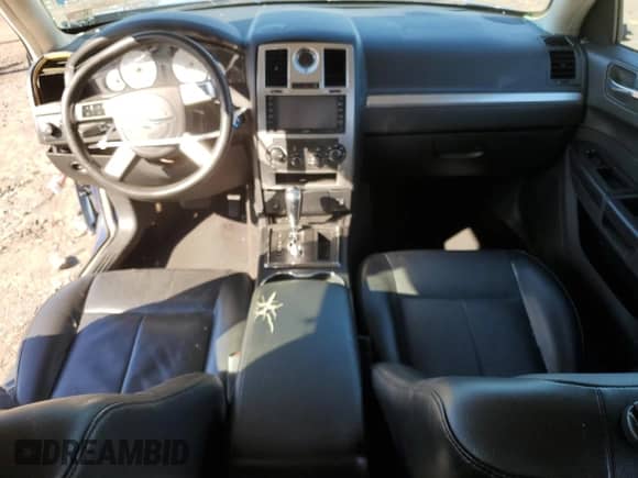 2010 Chrysler 300 Touring Signature with VIN 2C3CA5CVXAH126690, listed as a Copart auction lot 69280384 with 239,267 mi miles and Salvage title. Bid and sale history available at DreamBid. Image 8.