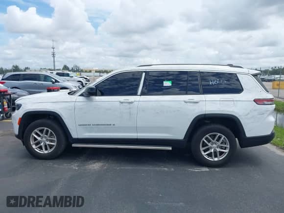 2023 Jeep Grand Cherokee Laredo z VIN 1C4RJJAG4P8790548, wystawiony jako IAAI lot #42763270 z przebiegiem 21 252 mil mil oraz . Historia ofert i sprzedaży dostępna na DreamBid. Obrazek 13.