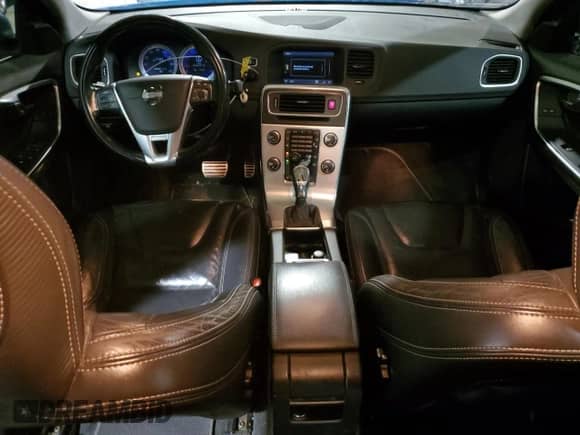 2013 Volvo S60 T6 R-Design Platinum с VIN YV1902FH1D2183347, выставлен на аукционе Copart как лот 84178744 с пробегом 64 473 миль миль и Списание • Salvage title. История ставок и продаж доступна на DreamBid. Изображение 8.