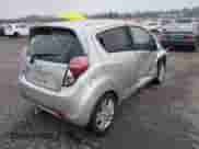 2013 Chevrolet Spark LS z VIN KL8CB6S9XDC596205, wystawiony jako IAAI lot #41321080 z przebiegiem 121 820 mil mil oraz . Historia ofert i sprzedaży dostępna na DreamBid. Obrazek 4.