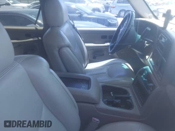 2005 Chevrolet Avalanche Z66 with VIN 3GNEC12Z75G140636, listed as a IAAI auction lot 42796258 with 345,467 mi miles and . Bid and sale history available at DreamBid. Image 5.