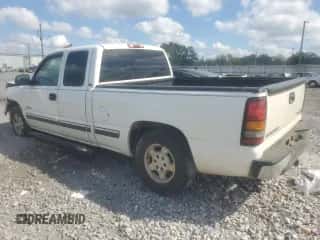 2001 Chevrolet Silverado 1500 LS z VIN 2GCEC19V711148590, wystawiony jako Copart lot #84185575 z przebiegiem 209 680 mil mil oraz Szkoda całkowita • Salvage title. Historia ofert i sprzedaży dostępna na DreamBid. Obrazek 2.