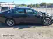 2018 Chevrolet Malibu LT z VIN 1G1ZD5ST7JF145740, wystawiony jako IAAI lot #43370388 z przebiegiem 94 051 mil mil oraz . Historia ofert i sprzedaży dostępna na DreamBid. Obrazek 13.