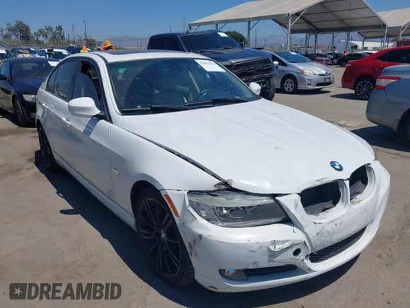 2010 BMW 3 Series 328i z VIN WBAPH5C58AA440231, wystawiony jako IAAI lot #43031069 z przebiegiem 96 967 mil mil oraz . Historia ofert i sprzedaży dostępna na DreamBid. Obrazek 1.