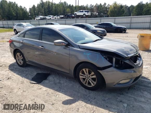 2013 Hyundai Sonata GLS z VIN 5NPEB4AC5DH771367, wystawiony jako Copart lot #70953245 z przebiegiem 150 047 mil mil oraz Szkoda całkowita • Salvage title. Historia ofert i sprzedaży dostępna na DreamBid. Obrazek 4.