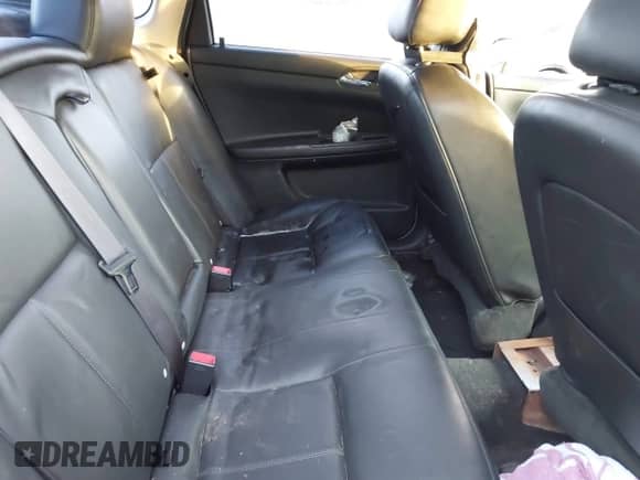 2011 Chevrolet Impala Police Police z VIN 2G1WD5EM0B1146423, wystawiony jako IAAI lot #41401340 z przebiegiem 105 133 mil mil oraz . Historia ofert i sprzedaży dostępna na DreamBid. Obrazek 8.