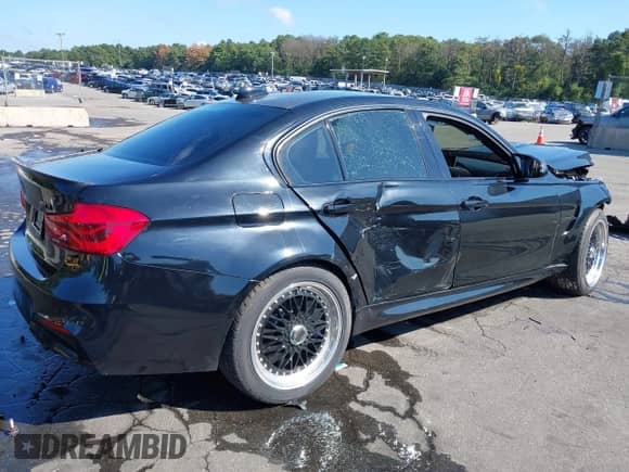 2017 BMW M3 с VIN WBS8M9C31H5G85816, выставлен на аукционе IAAI как лот 43146365 с пробегом 37 325 миль миль и . История ставок и продаж доступна на DreamBid. Изображение 4.