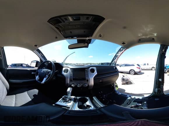 2018 Toyota Tundra SR с VIN 5TFUW5F1XJX752861, выставлен на аукционе IAAI как лот 42443800 с пробегом 72 547 миль миль и . История ставок и продаж доступна на DreamBid. Изображение 24.