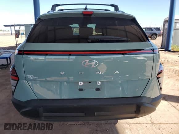 2024 Hyundai Kona SEL z VIN KM8HC3AB8RU066034, wystawiony jako Copart lot #80984705 z przebiegiem 14 798 mil mil oraz Szkoda całkowita • Salvage title. Historia ofert i sprzedaży dostępna na DreamBid. Obrazek 6.