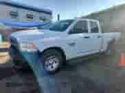2013 Ram 1500 Tradesman z VIN 1C6RR6FP8DS683944, wystawiony jako Copart lot #71063915 z przebiegiem 164 229 mil mil oraz Szkoda całkowita • Salvage title. Historia ofert i sprzedaży dostępna na DreamBid. Obrazek 1.