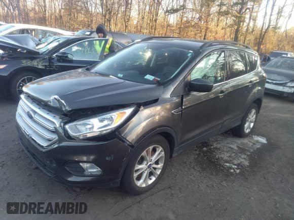 2018 Ford Escape SE z VIN 1FMCU9GD2JUA31982, wystawiony jako IAAI lot #38522249 z przebiegiem 57 384 mil mil oraz . Historia ofert i sprzedaży dostępna na DreamBid. Obrazek 17.