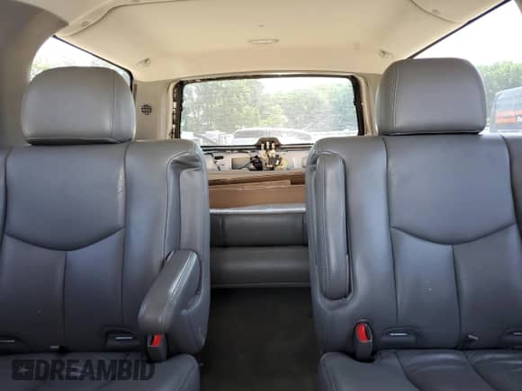 2006 Chevrolet Suburban LS z VIN 1GNFK16Z76J170074, wystawiony jako Copart lot #61898635 z przebiegiem 284 436 mil mil oraz Szkoda całkowita • Salvage title. Historia ofert i sprzedaży dostępna na DreamBid. Obrazek 10.