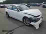 2018 BMW 3 Series 320i xDrive z VIN WBA8A3C5XJA498841, wystawiony jako Copart lot #68557075 z przebiegiem 78 063 mil mil oraz Szkoda całkowita • Salvage title. Historia ofert i sprzedaży dostępna na DreamBid. Obrazek 4.