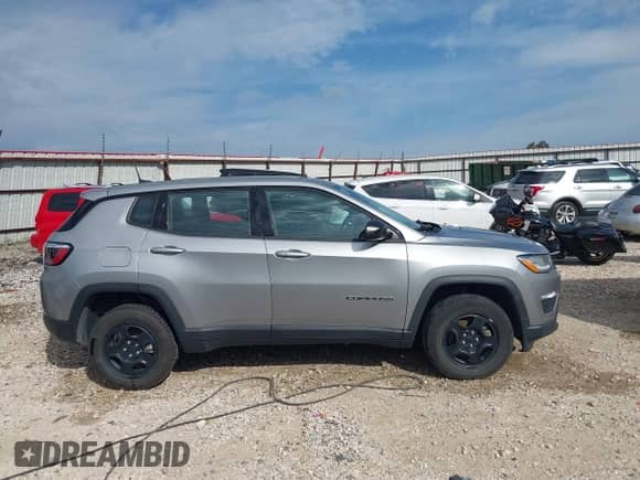 2020 Jeep Compass Sport z VIN 3C4NJDAB4LT256661, wystawiony jako IAAI lot #43300392 z przebiegiem 80 177 mil mil oraz . Historia ofert i sprzedaży dostępna na DreamBid. Obrazek 13.