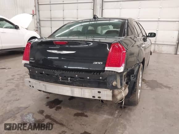 2018 Chrysler 300 Limited z VIN 2C3CCAKG5JH181716, wystawiony jako IAAI lot #42742226 z przebiegiem 188 662 mil mil oraz . Historia ofert i sprzedaży dostępna na DreamBid. Obrazek 6.