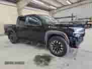 2022 Nissan Frontier Pro-X z VIN 1N6ED1EJ1NN627329, wystawiony jako Copart lot #67855155 z przebiegiem 60 388 mil mil oraz Szkoda całkowita • Salvage title. Historia ofert i sprzedaży dostępna na DreamBid. Obrazek 4.