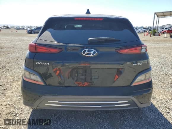 2023 Hyundai Kona SE z VIN KM8K23AG4PU166570, wystawiony jako Copart lot #82192035 z przebiegiem 28 718 mil mil oraz Szkoda całkowita • Salvage title. Historia ofert i sprzedaży dostępna na DreamBid. Obrazek 6.