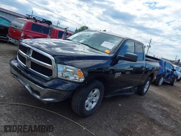 2019 Ram 1500 Tradesman z VIN 1C6RR6FG7KS704943, wystawiony jako IAAI lot #43287218 z przebiegiem 29 327 mil mil oraz . Historia ofert i sprzedaży dostępna na DreamBid. Obrazek 18.