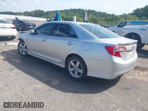 2014 Toyota Camry L with VIN 4T1BF1FK5EU857092, listed as a IAAI auction lot 43274875 with 151,925 mi miles and . Bid and sale history available at DreamBid. Image 3.