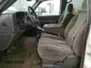2006 Chevrolet Silverado 1500HD LT1 z VIN 1GCGK13U16F119341, wystawiony jako Copart lot #59012145 z przebiegiem 172 257 mil mil oraz Szkoda całkowita • Salvage title. Historia ofert i sprzedaży dostępna na DreamBid. Obrazek 7.
