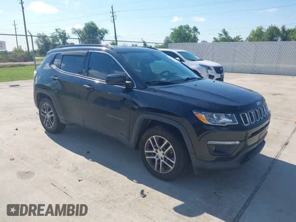 2018 Jeep Compass Latitude z VIN 3C4NJCBB0JT136698, wystawiony jako IAAI lot #43137653 z przebiegiem 81 742 mil mil oraz . Historia ofert i sprzedaży dostępna na DreamBid. Obrazek 1.