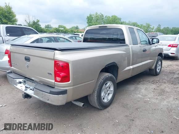 2005 Dodge Dakota SLT with VIN 1D7HE42N55S273389, listed as a IAAI auction lot 42534873 with 160,735 mi miles and . Bid and sale history available at DreamBid. Image 4.