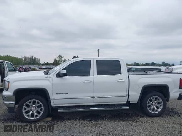 2018 GMC Sierra 1500 SLT z VIN 3GTU2NEC2JG474475, wystawiony jako IAAI lot #43194997 z przebiegiem 136 451 mil mil oraz . Historia ofert i sprzedaży dostępna na DreamBid. Obrazek 6.
